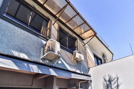 Casa à venda com 133m², 3 quartos e 2 vagas Casa à venda com 133m², 3 quartos e 2 vagasÁrea externa