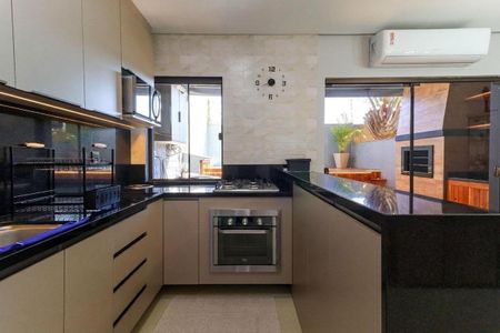 Casa à venda com 133m², 3 quartos e 2 vagas Casa à venda com 133m², 3 quartos e 2 vagasCozinha