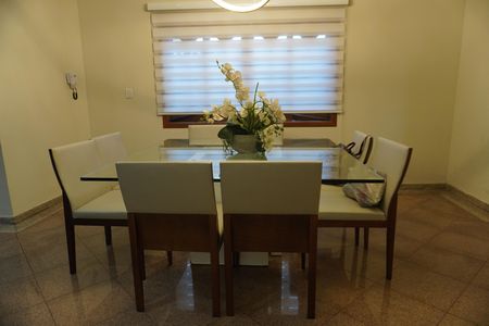 Casa à venda com 4 quartos, 328m² em Jardim Nossa Senhora do Carmo, São Paulo