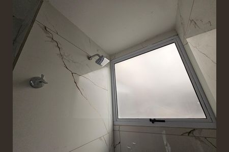 Banheiro de apartamento para alugar com 2 quartos, 38m² em Taquara, Rio de Janeiro
