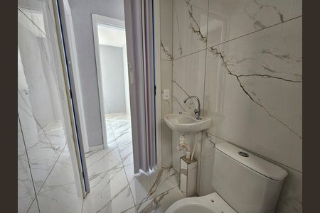 Banheiro de apartamento para alugar com 2 quartos, 38m² em Taquara, Rio de Janeiro