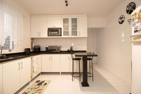 Casa à venda com 185m², 3 quartos e 2 vagasCozinha - Armários