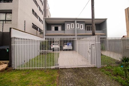Fachada de casa à venda com 3 quartos, 185m² em Novo Mundo, Curitiba