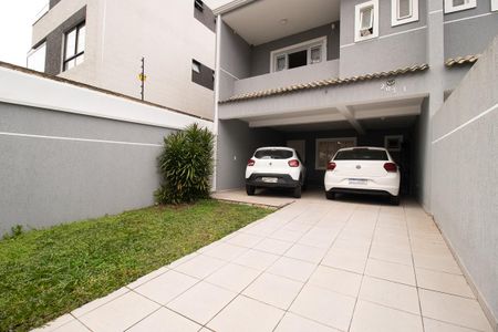 Garagem de casa à venda com 3 quartos, 185m² em Novo Mundo, Curitiba