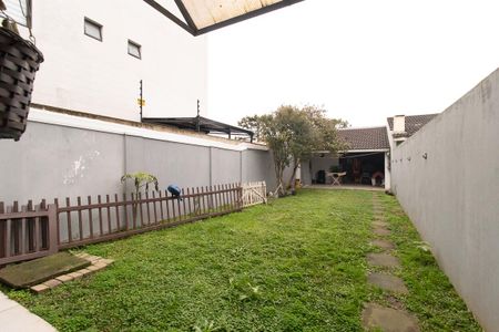 Área externa de casa à venda com 3 quartos, 185m² em Novo Mundo, Curitiba