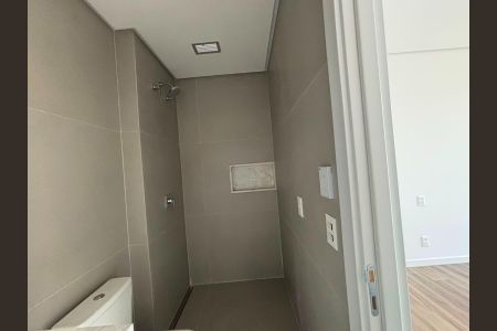 Banheiro de apartamento à venda com 1 quarto, 55m² em Centro, Curitiba