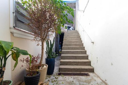 Escada de casa para alugar com 2 quartos, 80m² em Vila Talarico, São Paulo