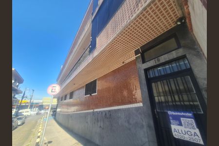 Fachada com placa QuintoAndar  de apartamento para alugar com 2 quartos, 70m² em Vila Augusta, Guarulhos
