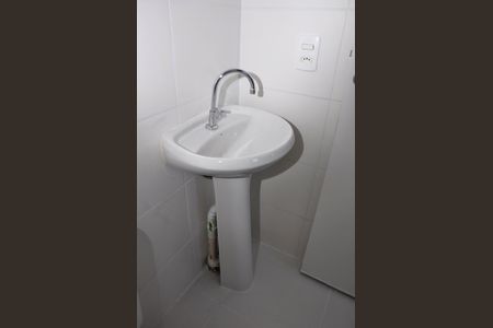 Apartamento à venda com 32m², 2 quartos e sem vaga Apartamento à venda com 32m², 2 quartos e sem vagaDetalhe - Banheiro Social