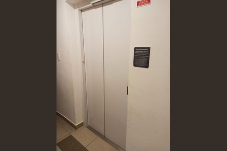 Apartamento à venda com 32m², 2 quartos e sem vaga Apartamento à venda com 32m², 2 quartos e sem vagaHall Elevador