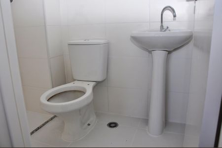Apartamento à venda com 32m², 2 quartos e sem vaga Apartamento à venda com 32m², 2 quartos e sem vagaDetalhe - Banheiro Social
