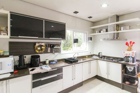 Casa de condomínio para alugar com 225m², 3 quartos e 3 vagas Casa de condomínio para alugar com 225m², 3 quartos e 3 vagasCozinha e Área de Serviço