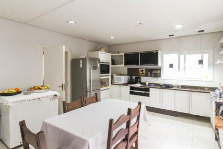 Casa de condomínio para alugar com 225m², 3 quartos e 3 vagas Casa de condomínio para alugar com 225m², 3 quartos e 3 vagasCozinha e Área de Serviço