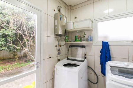 Casa de condomínio para alugar com 225m², 3 quartos e 3 vagas Casa de condomínio para alugar com 225m², 3 quartos e 3 vagasCozinha e Área de Serviço