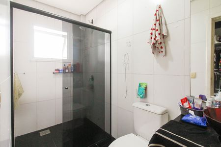 Casa de condomínio para alugar com 225m², 3 quartos e 3 vagas Casa de condomínio para alugar com 225m², 3 quartos e 3 vagasBanheiro da Suíte 1