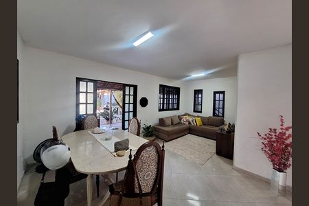 Sala de casa à venda com 5 quartos, 218m² em Serra Grande, Niterói