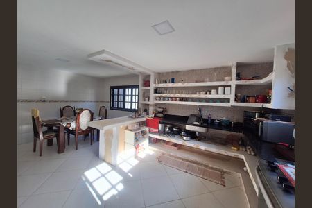 Cozinha e Área de Serviço de casa à venda com 5 quartos, 218m² em Serra Grande, Niterói