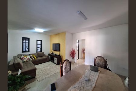 Casa à venda com 5 quartos, 218m² em Serra Grande, Niterói