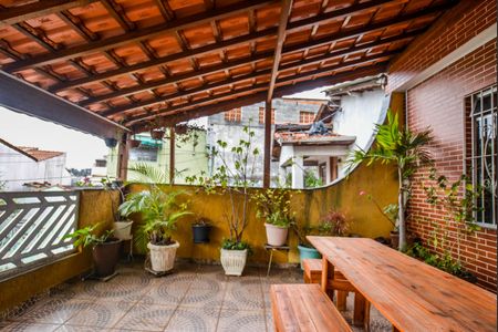 Casa à venda com 200m², 3 quartos e 2 vagas Casa à venda com 200m², 3 quartos e 2 vagasVaranda da Sala
