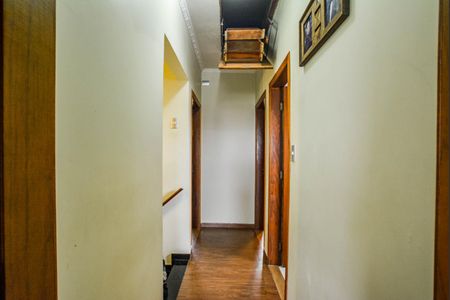 Casa à venda com 200m², 3 quartos e 2 vagas Casa à venda com 200m², 3 quartos e 2 vagasCorredor