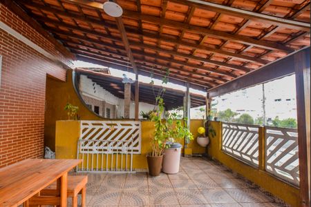 Casa à venda com 200m², 3 quartos e 2 vagas Casa à venda com 200m², 3 quartos e 2 vagasVaranda da Sala