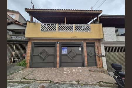 Fachada de casa à venda com 3 quartos, 200m² em Jardim Progresso, Santo André