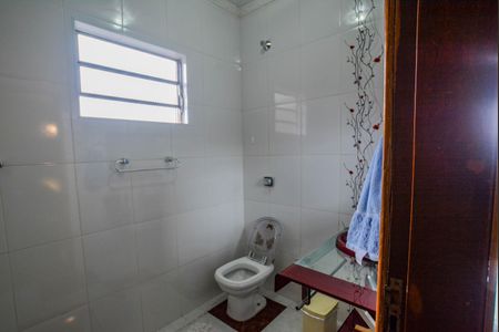Casa à venda com 200m², 3 quartos e 2 vagas Casa à venda com 200m², 3 quartos e 2 vagasBanheiro 1