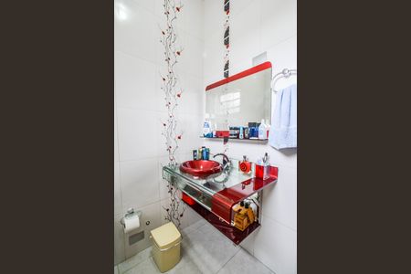 Casa à venda com 200m², 3 quartos e 2 vagas Casa à venda com 200m², 3 quartos e 2 vagasBanheiro 1
