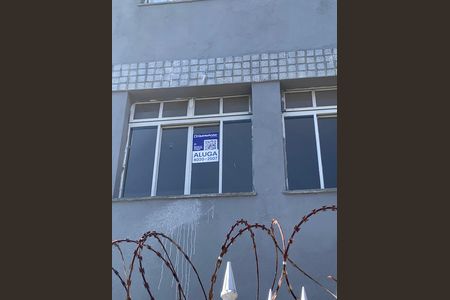 Fachada com Plaquinha de apartamento para alugar com 2 quartos, 64m² em Sagrada Família, Belo Horizonte