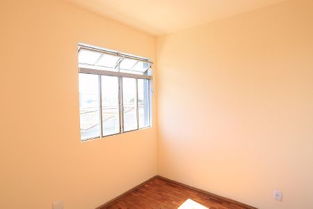 Quarto de apartamento para alugar com 2 quartos, 64m² em Sagrada Família, Belo Horizonte