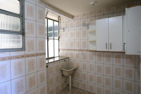 Cozinha e Área de Serviço de apartamento para alugar com 2 quartos, 64m² em Sagrada Família, Belo Horizonte