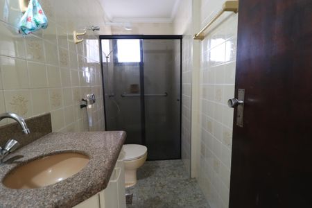 Banheiro Social de apartamento para alugar com 3 quartos, 90m² em Fundinho, Uberlândia