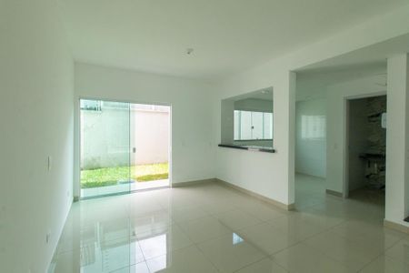 Casa à venda com 171m², 3 quartos e 2 vagas Casa à venda com 171m², 3 quartos e 2 vagasSala de Jantar