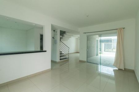 Casa à venda com 171m², 3 quartos e 2 vagas Casa à venda com 171m², 3 quartos e 2 vagasSala de Jantar