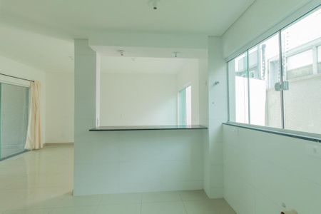 Casa à venda com 171m², 3 quartos e 2 vagas Casa à venda com 171m², 3 quartos e 2 vagasCozinha e Área de Serviço