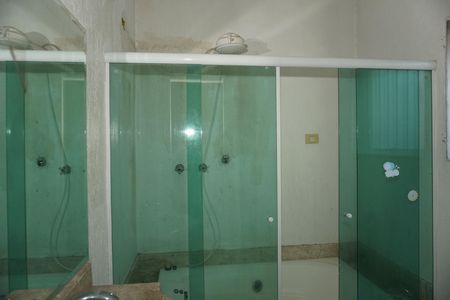 Banheiro da Suíte 3 de casa de condomínio para alugar com 6 quartos, 3000m² em Jardim Iolanda, Embu das Artes