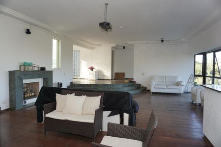 Sala de TV de casa de condomínio para alugar com 6 quartos, 3000m² em Jardim Iolanda, Embu das Artes