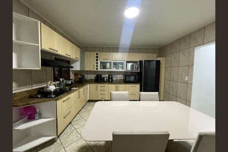 Casa à venda com 3 quartos, 625m² em Feitoria, São Leopoldo