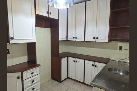 Cozinha de apartamento para alugar com 2 quartos, 79m² em São Sebastião, Porto Alegre