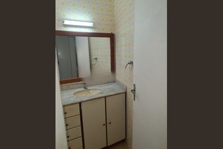 Banheiro de apartamento para alugar com 2 quartos, 79m² em São Sebastião, Porto Alegre