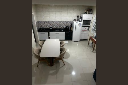 Casa à venda com 3 quartos, 90m² em Niterói, Canoas