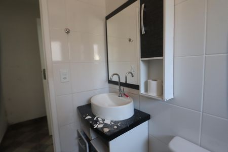 Banheiro da Suíte de casa à venda com 2 quartos, 120m² em Vila Portuguesa, São Paulo