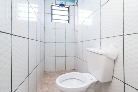 Banheiro de apartamento para alugar com 2 quartos, 60m² em C. H. Santa Etelvina, São Paulo