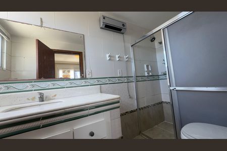 Banheiro de apartamento para alugar com 3 quartos, 136m² em Centro, Pelotas