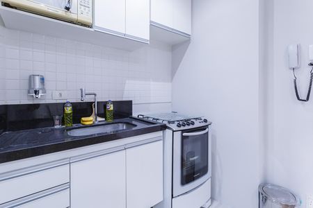 Cozinha de apartamento para alugar com 1 quarto, 48m² em Itaim Bibi, São Paulo