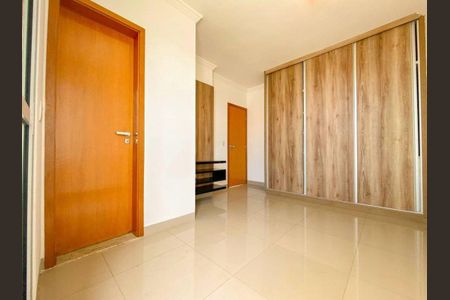 Apartamento para alugar com 4 quartos, 200m² em Santa Mônica, Uberlândia