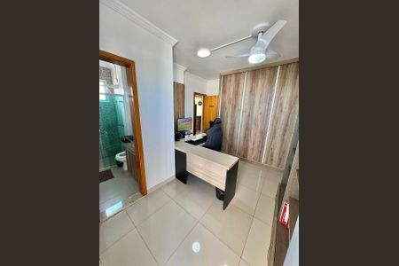 Apartamento para alugar com 4 quartos, 200m² em Santa Mônica, Uberlândia