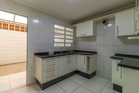 Cozinha de casa de condomínio para alugar com 2 quartos, 71m² em Jardim Maranhao, Cotia