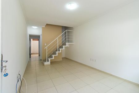 Casa de Condomínio para alugar com 2 quartos, 71m² em Jardim Maranhao, Cotia