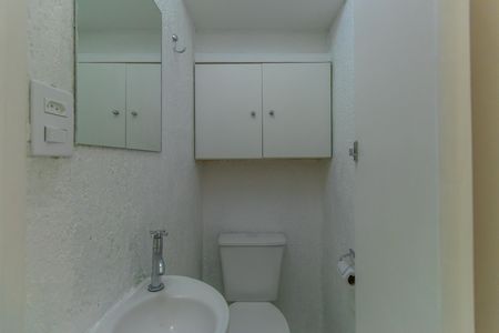 Lavabo de casa de condomínio para alugar com 2 quartos, 71m² em Jardim Maranhao, Cotia